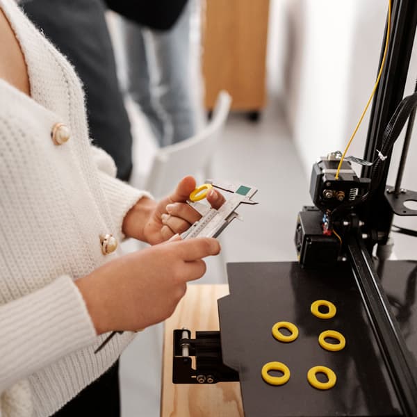 How to Choose the Right Plastic Molding Company for Your Needs